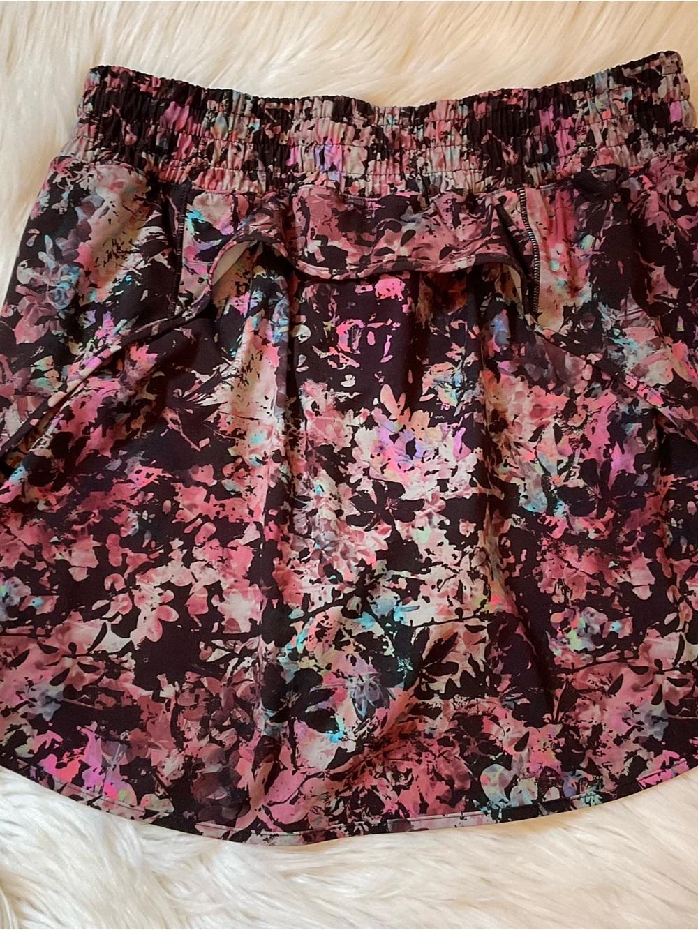 Lululemon Hotty Hot Skirt - Stencil Blossom Red Multi / Sheer Blue - Size 8 - Picture 9 of 10